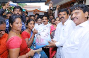వరద భాదితులకు కోటి రూపాయల సాయం చేసిన పొంగులేటి