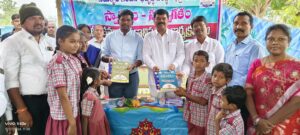 మణుగూరు ప్రైమరీ గురుకుల పాఠశాలలో ఉద్దీపక పుస్తకాల ఆవిష్కరణ