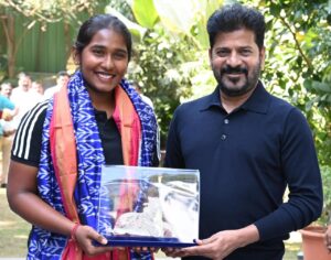 మహిళల అండర్ -19 ప్రపంచ కప్ విజేత గొంగడి త్రిషకు సీఎం రేవంత్ రెడ్డి కోటి రూపాయల  ప్రోత్సాహం|Mahanadi News